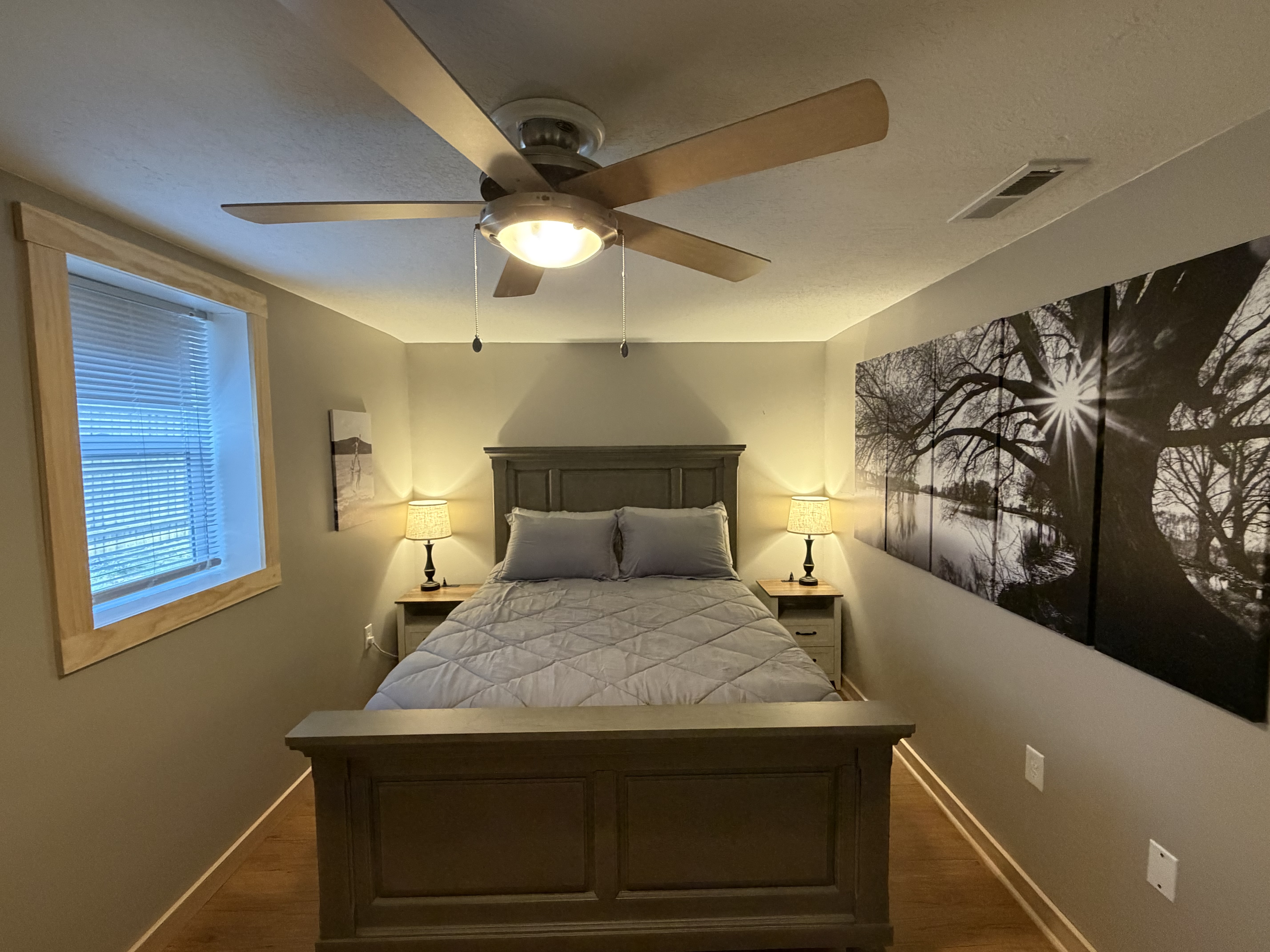 Lake Mattoon Hideaway – bedroom 1